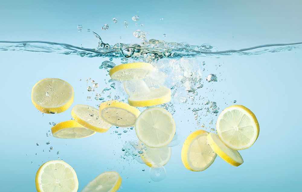 hvordan lage alkalisk vann med sitron