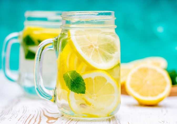 penurunan berat badan air lemon
