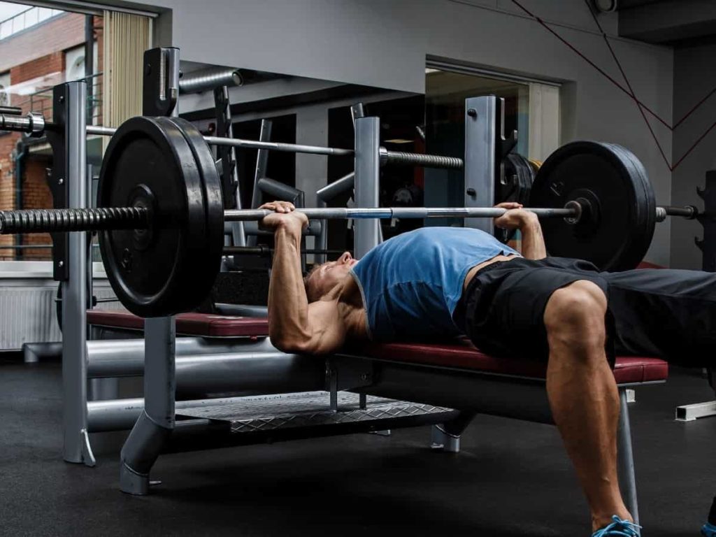 Cómo desarrollar el agarre ancho del músculo pectoral