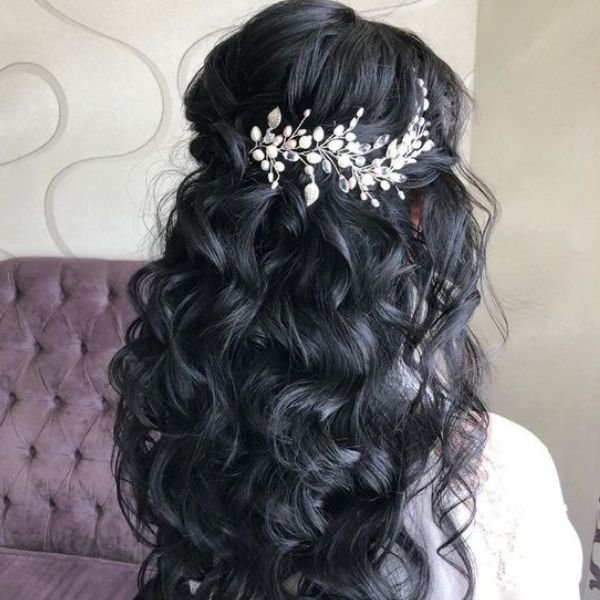 kadın dalgalı düğün saçı